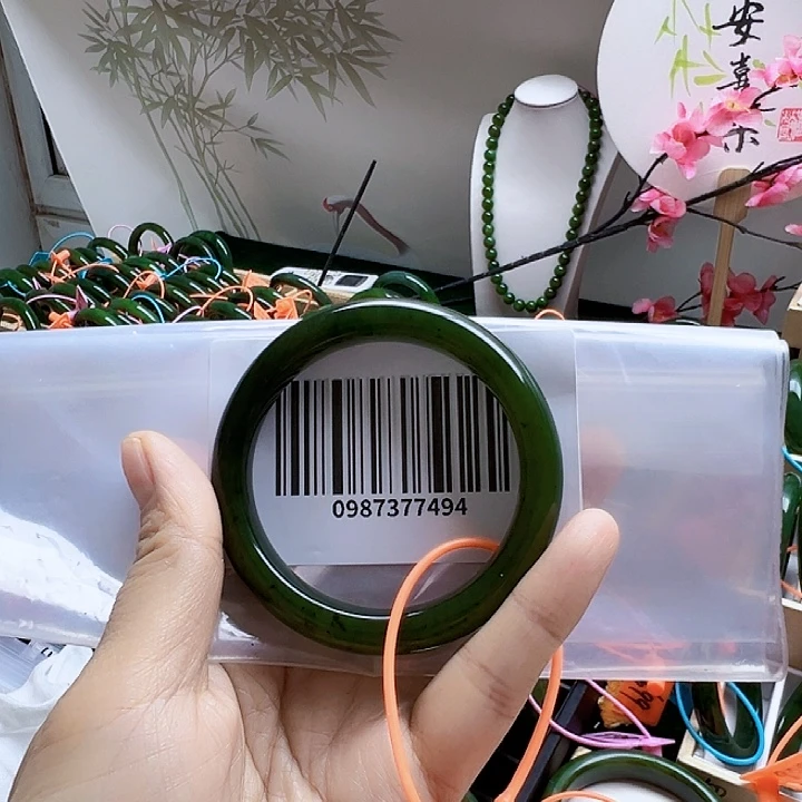 汤***汤和田玉未镶嵌手镯