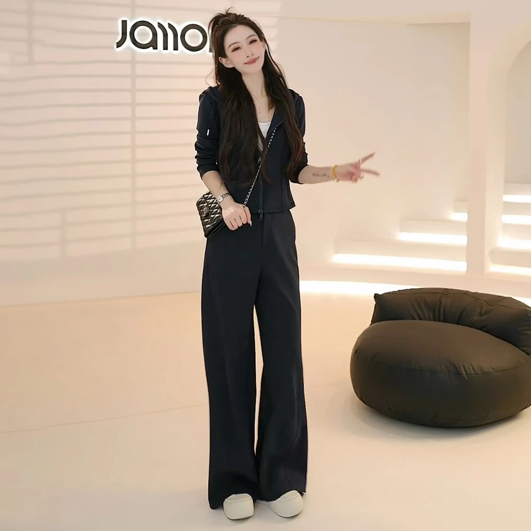 显瘦休闲运动套装女春秋时尚新款减龄短款外套上衣阔腿裤两件套
