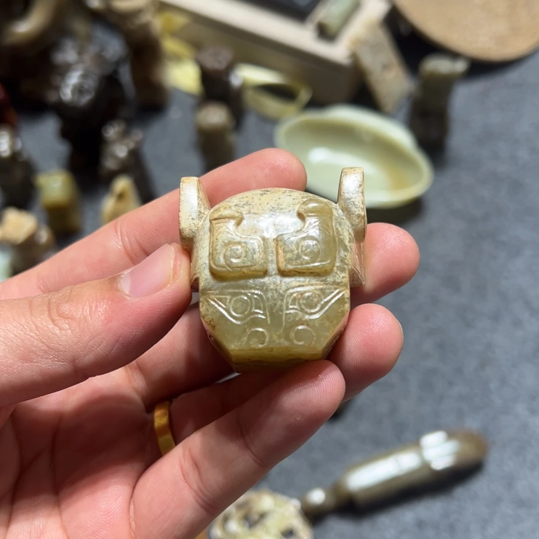 亮***来和田玉（糖玉）未镶嵌戒指