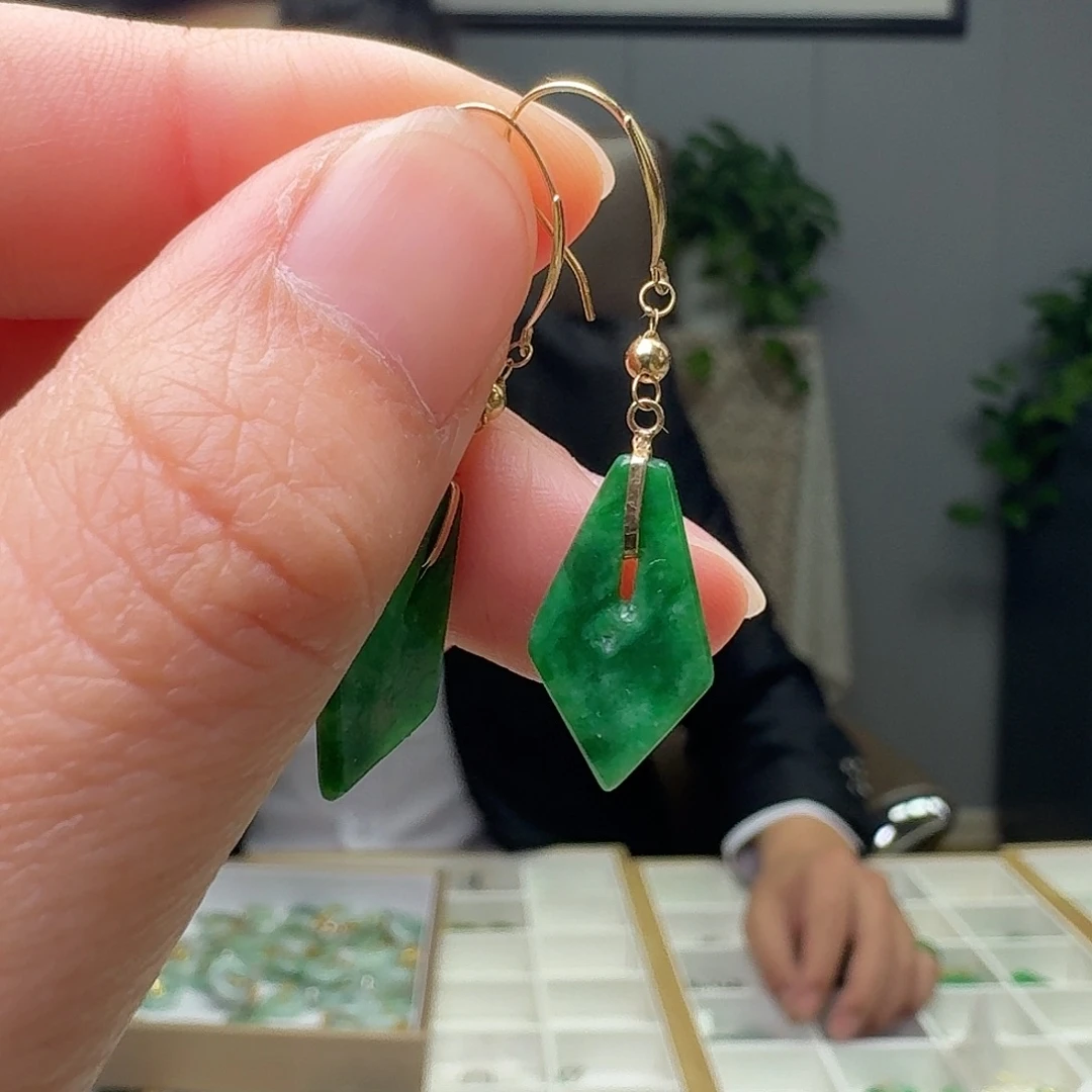 翡翠18K金镶嵌耳饰天然