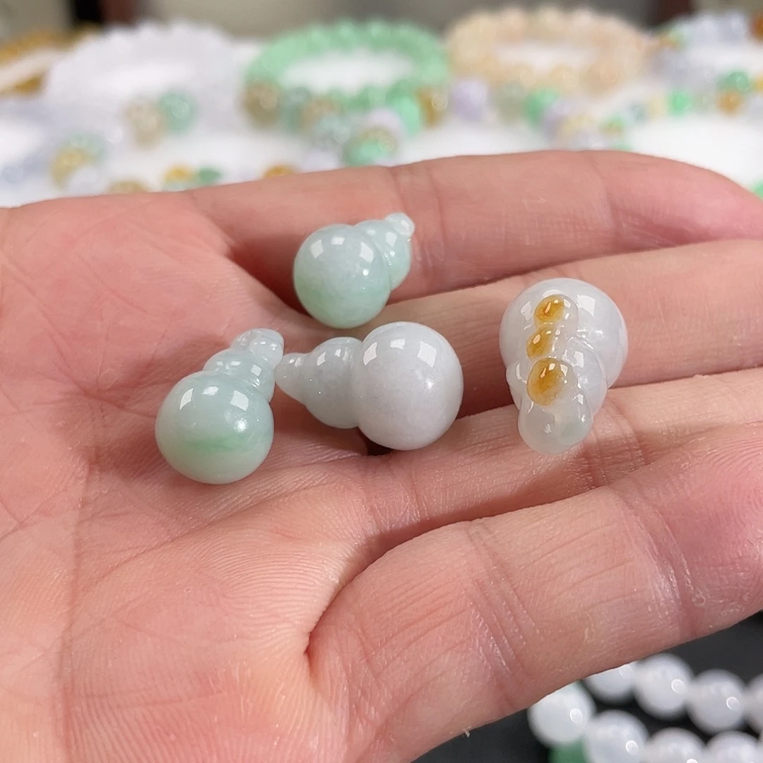 翡翠未镶嵌颈饰胡6856