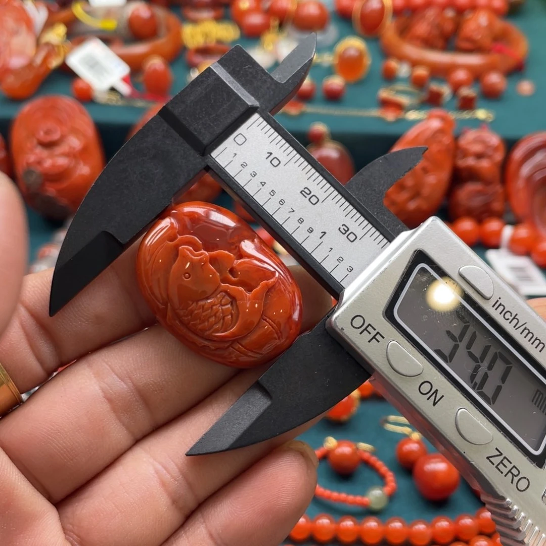 南红玛瑙未镶嵌川料南红雕刻鱼牌吊坠10克