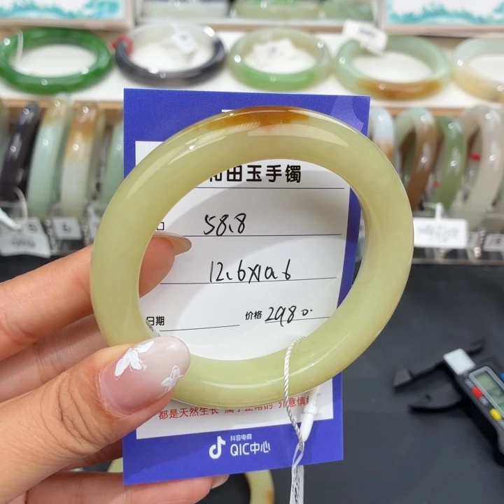 宗***霖未镶嵌手镯和田玉
