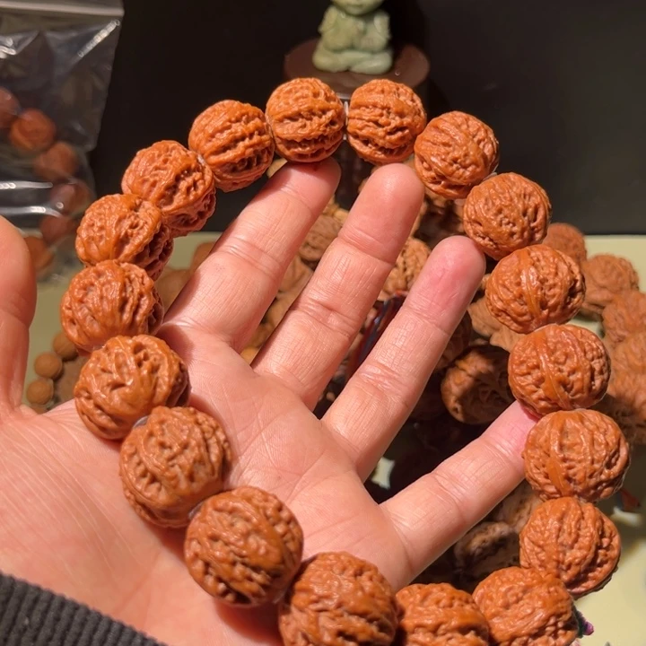 手串文玩核桃…………26