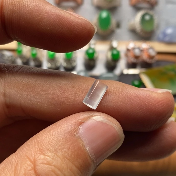 翡翠裸石冰种小马鞍8.8*4.9*2.6