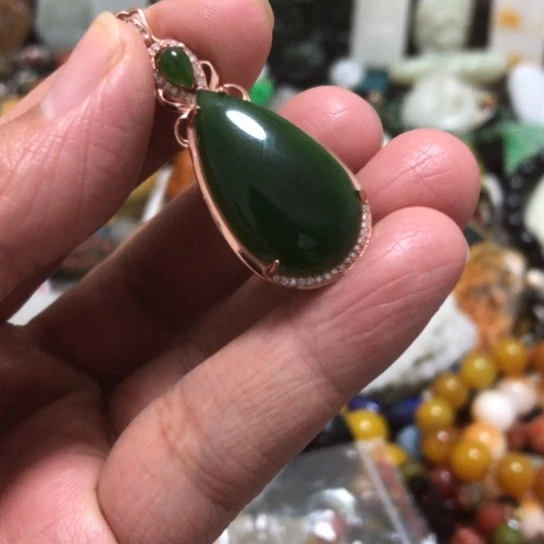 茶****颈饰银S925镶嵌和田玉