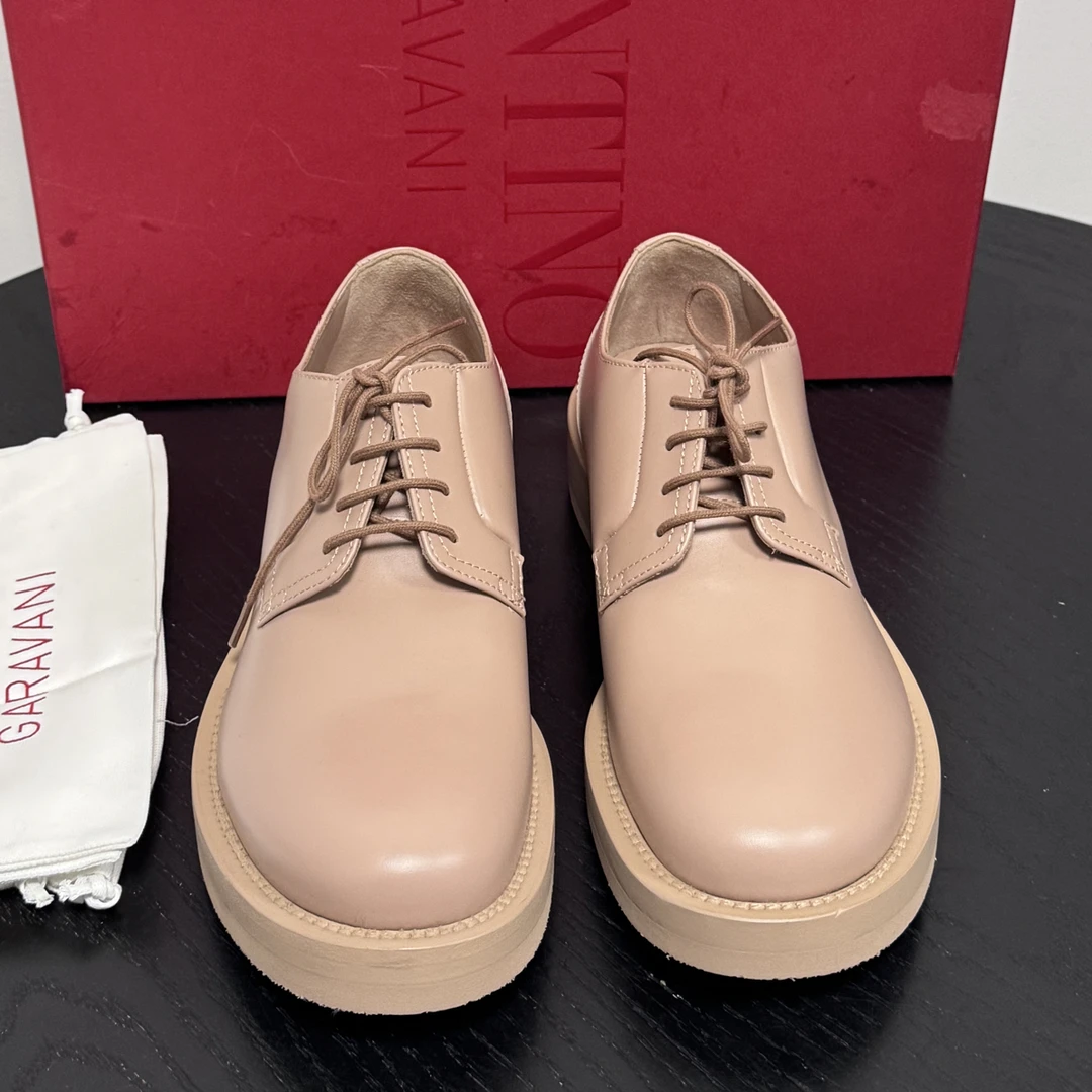 未使用 Valentino/华伦天奴 华伦天奴皮鞋40码 原价9000