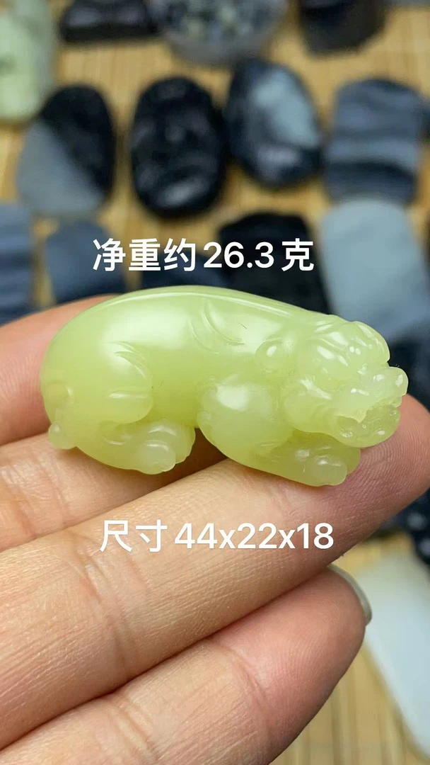 天然和田玉黄口料手工雕刻招财纳福貔貅吊坠挂件