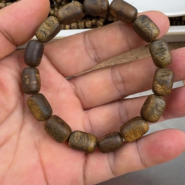 手串沉香大*牙张勺子手串6克加