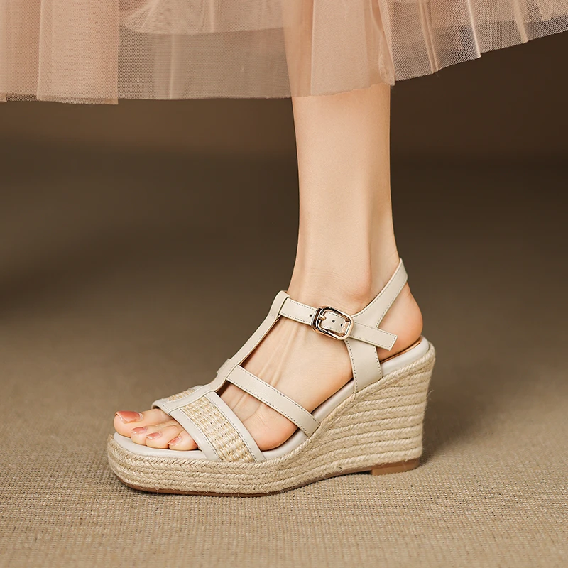 9cm草编厚底坡跟凉鞋女新款波西米亚田园风T字扣带露趾真皮高跟鞋