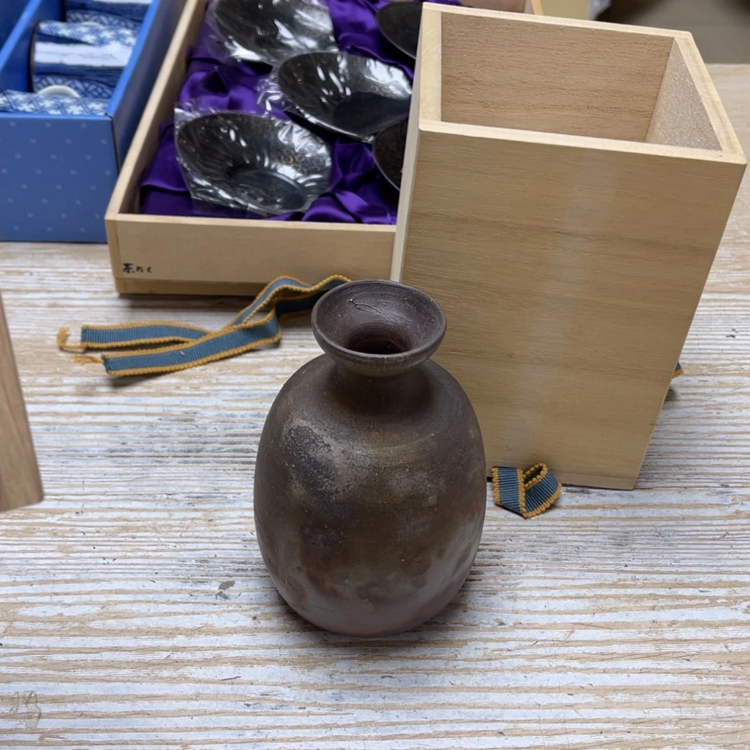 瓷片p****o密密麻麻地排列在一起