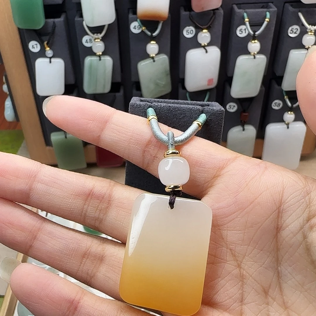 石英质玉未镶嵌颈饰