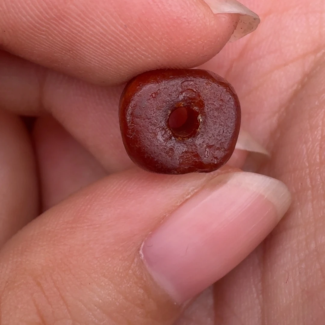 遥***望蜜蜡未镶嵌颈饰直径11厚度7左右车厘子迷你墩子不退不换