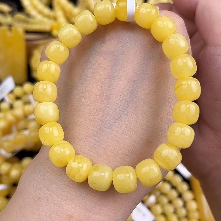 琥珀颈饰未镶嵌琥珀，