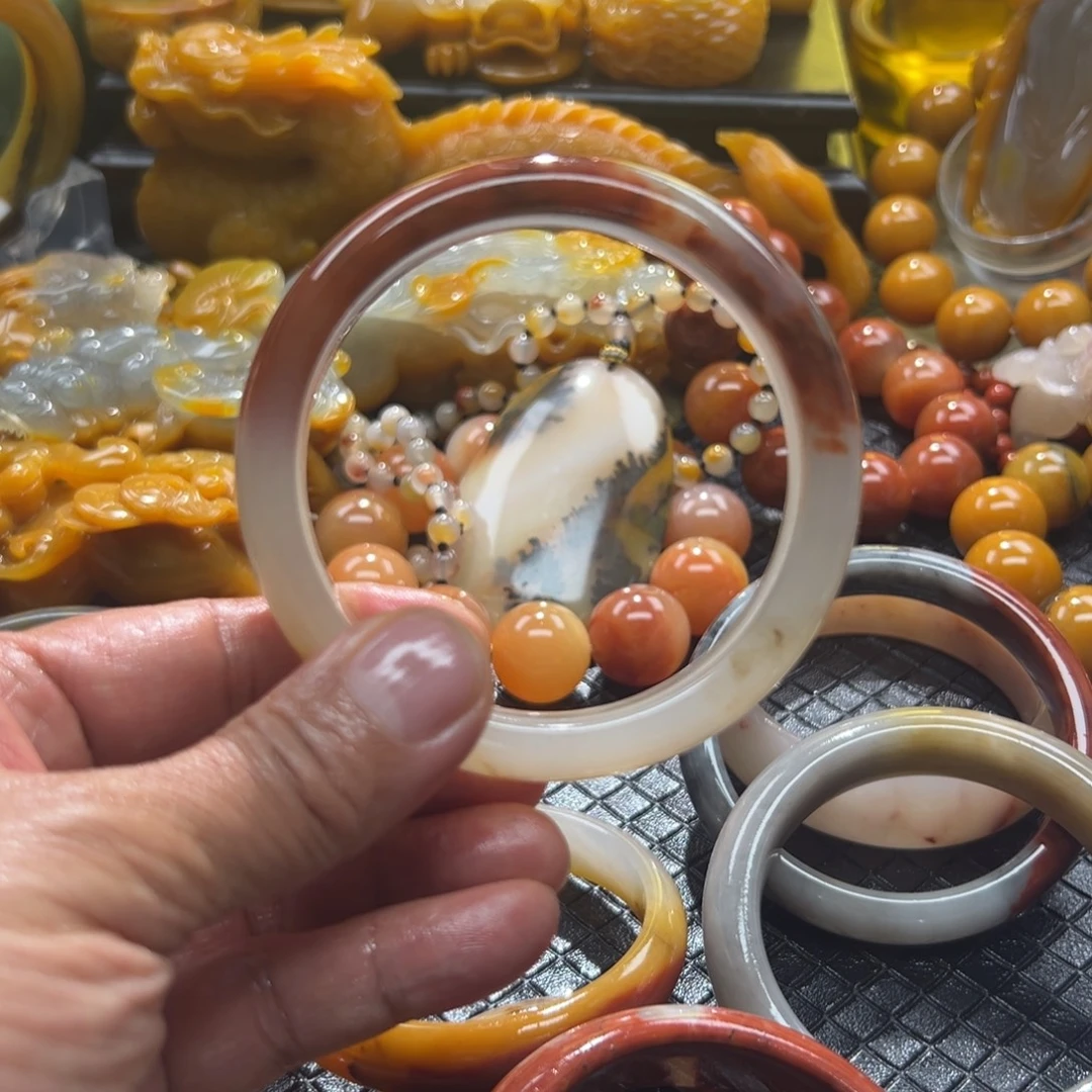 石英质玉未镶嵌颈饰