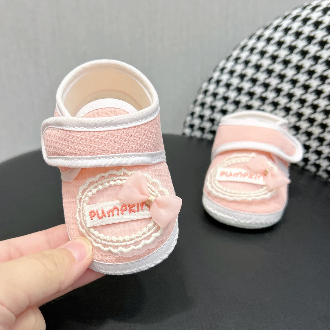 春秋宝宝步前鞋子0-1岁女宝宝软底透气学步鞋新生儿包头不掉跟鞋