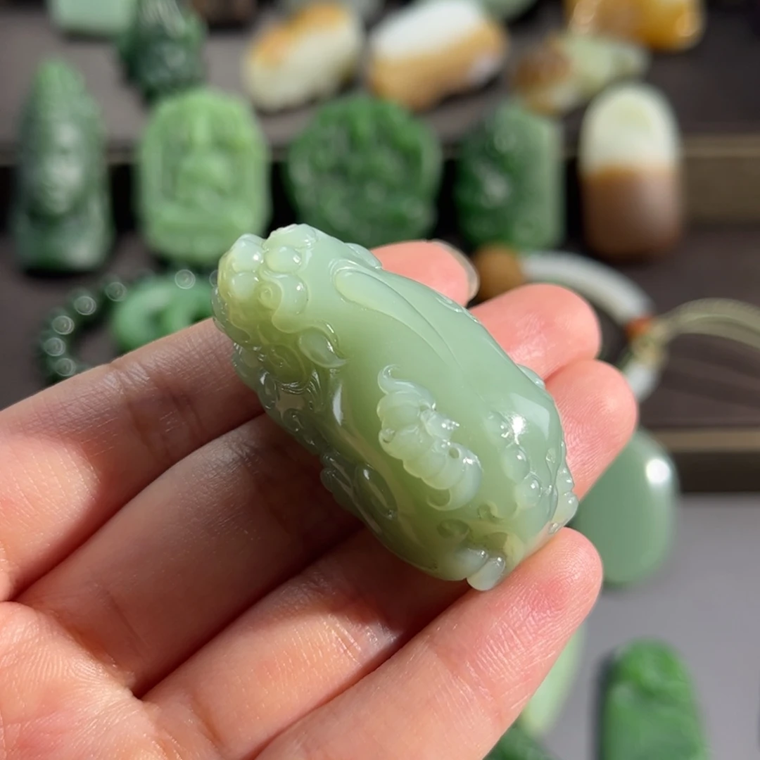 和田玉未镶嵌颈饰归*