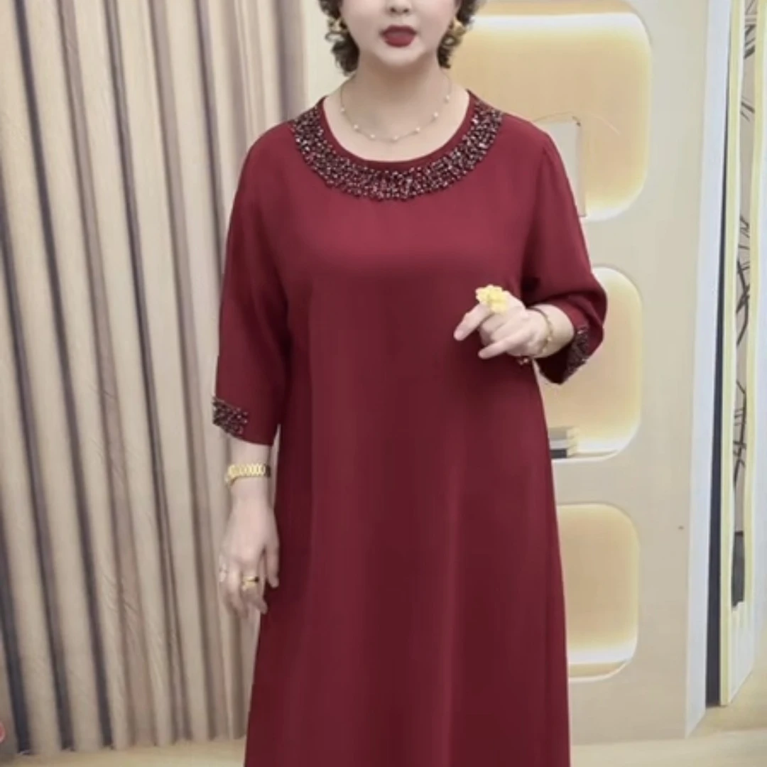 春秋款气质时尚圆领纯色面料水钻领口连衣裙