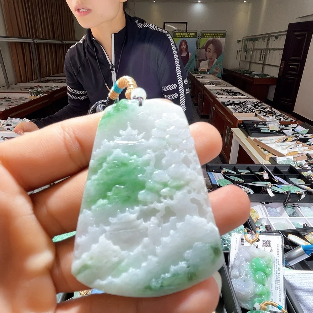 翡翠未镶嵌颈饰一