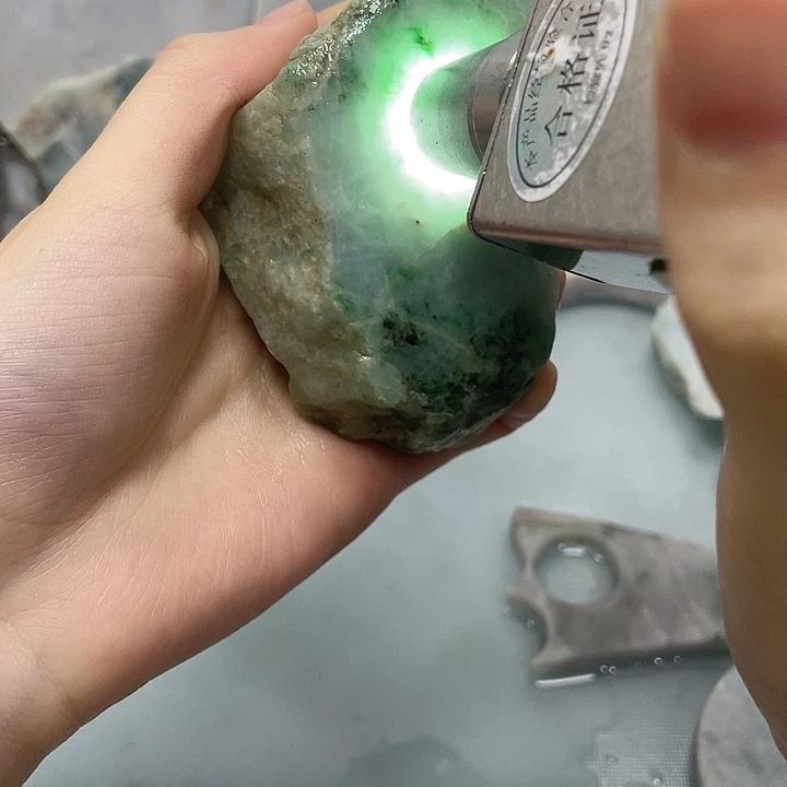 翡翠未镶嵌颈饰翡翠片料