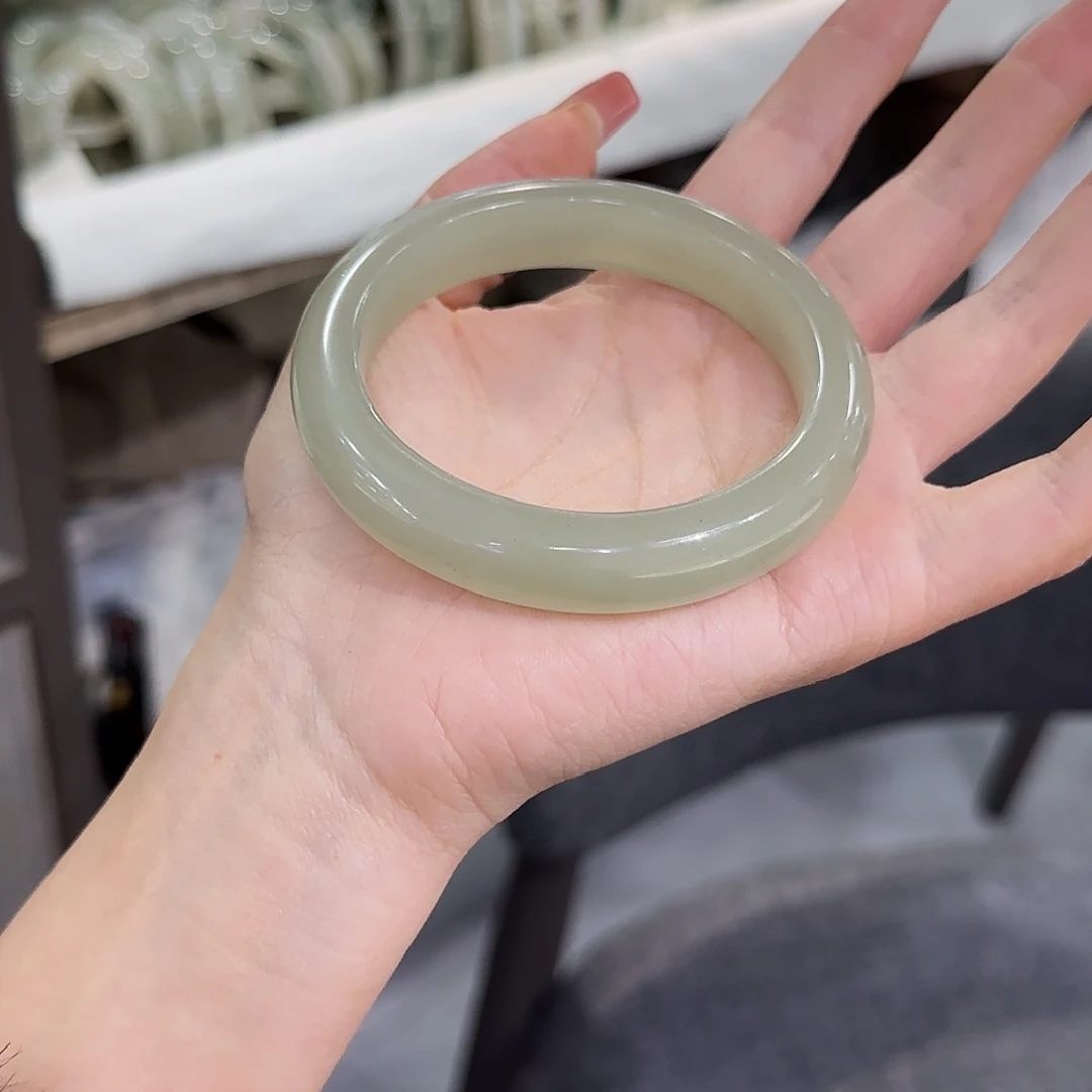 （***业东陵石未镶嵌手镯