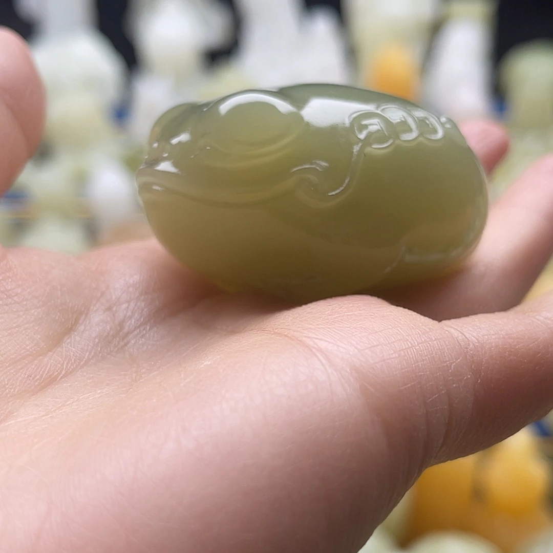 枣***玉天然桌面小摆件