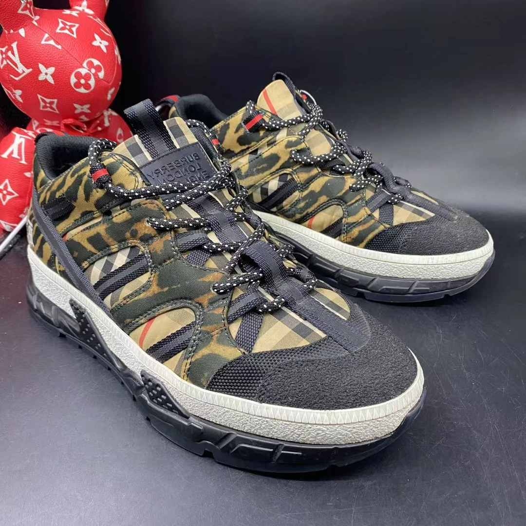 95新 BURBERRY/博柏利 豹纹户外圆头防滑耐磨老爹鞋42欧码kke211