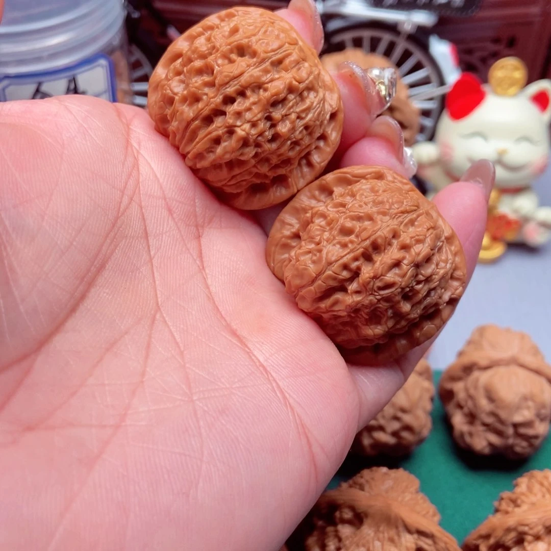 文玩核桃吊坠木***习血麒麟