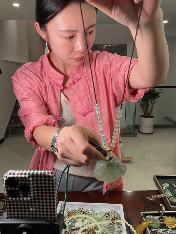 手工白冰平安锁岫玉