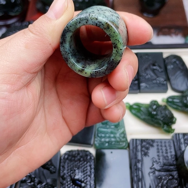 蛇纹石玉未镶嵌挂件