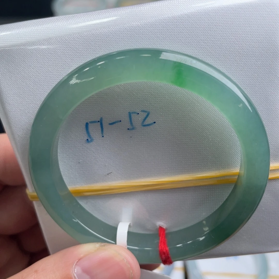 翡翠手镯未镶嵌翡翠手镯