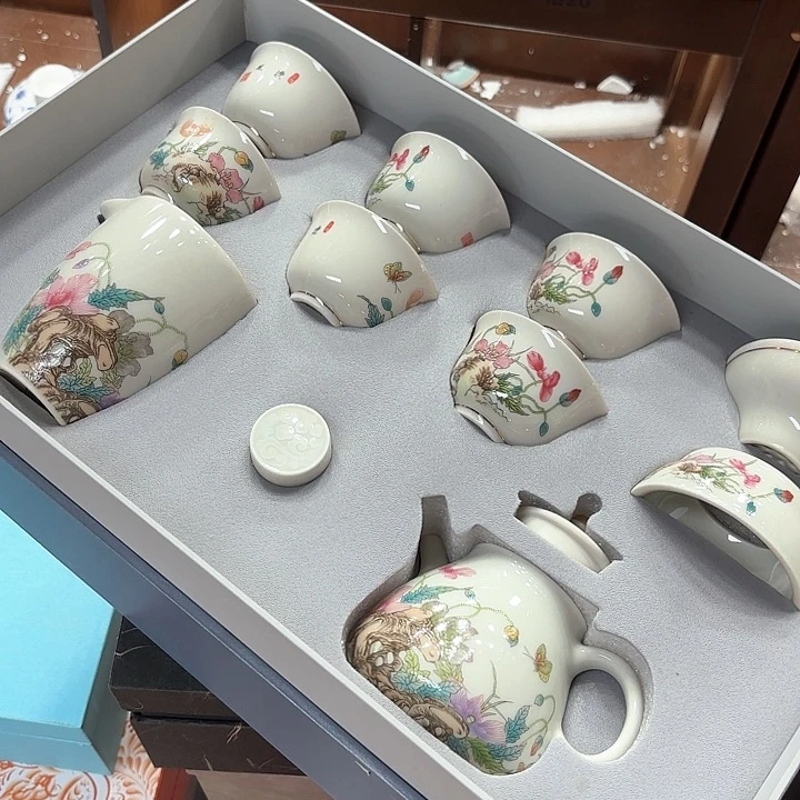 孤品茶具套装等。