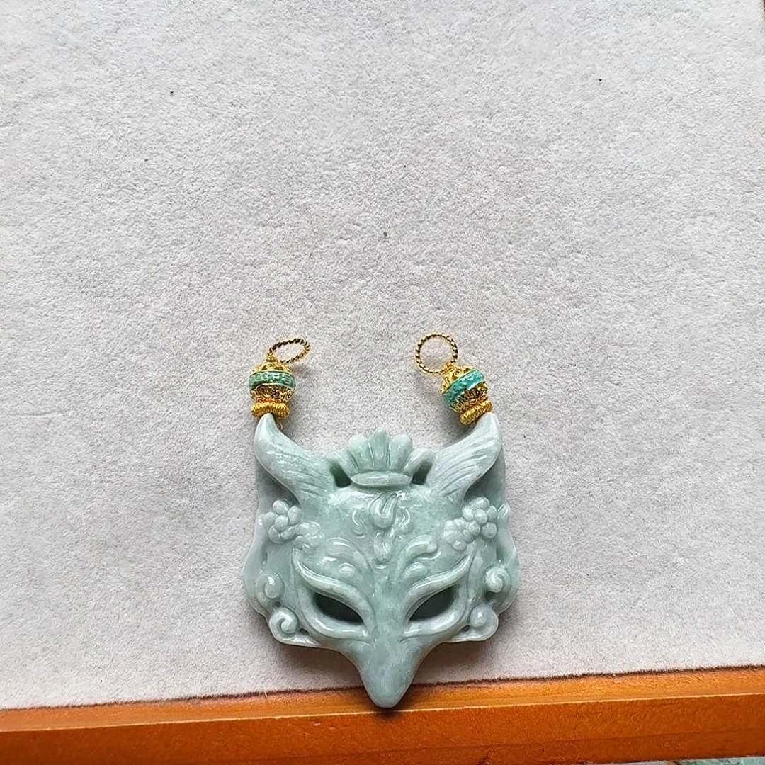 翡翠未镶嵌吊坠(赠链)