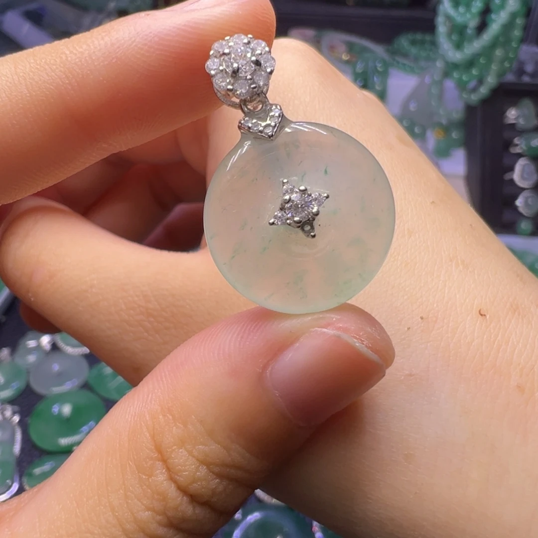 石英质玉（非洲翠）未镶嵌颈饰