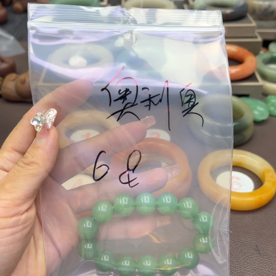未镶嵌手镯石英岩玉奥****?