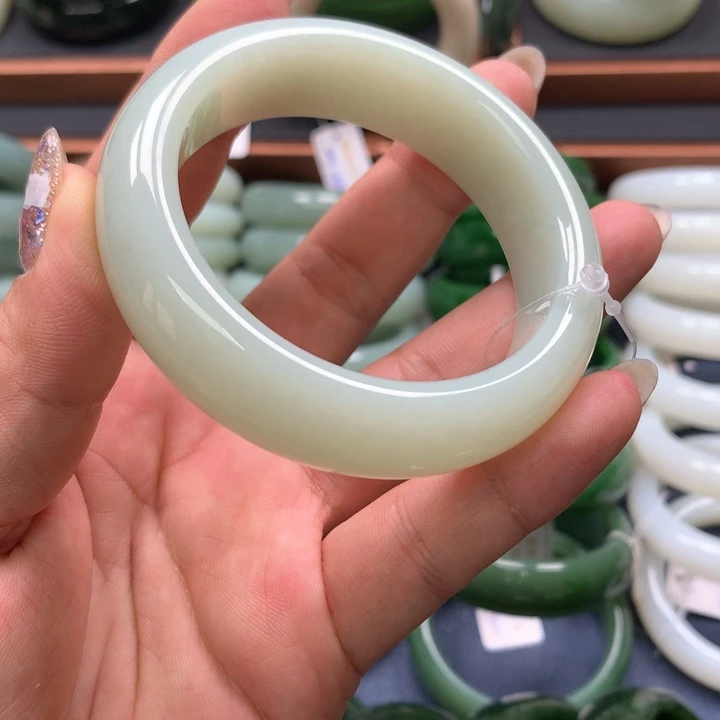 【闪购商品】未镶嵌手镯和田玉