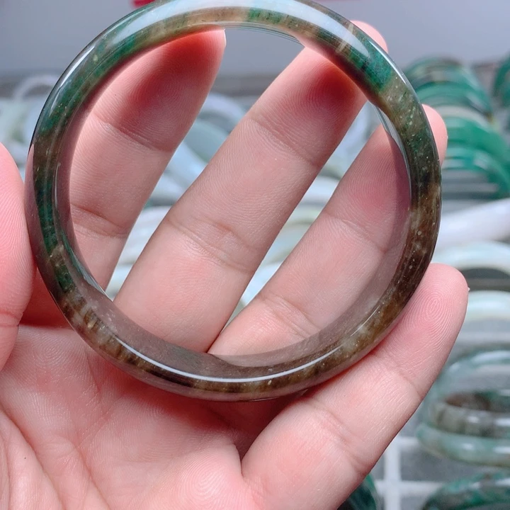 独山玉未镶嵌手镯60