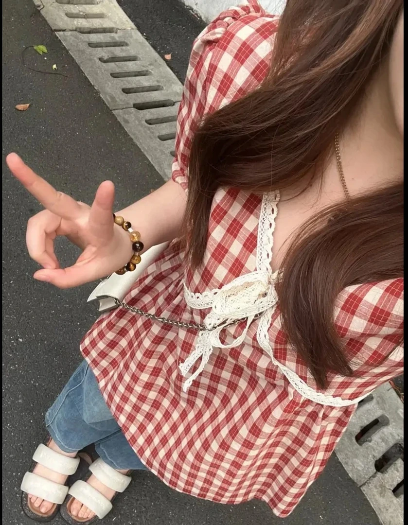 大码胖mm法式复古红色格子撞色上衣夏季新款蕾丝系带修身短袖T恤