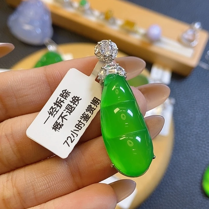 玛瑙/玉髓银S925镶嵌颈饰福豆吊坠