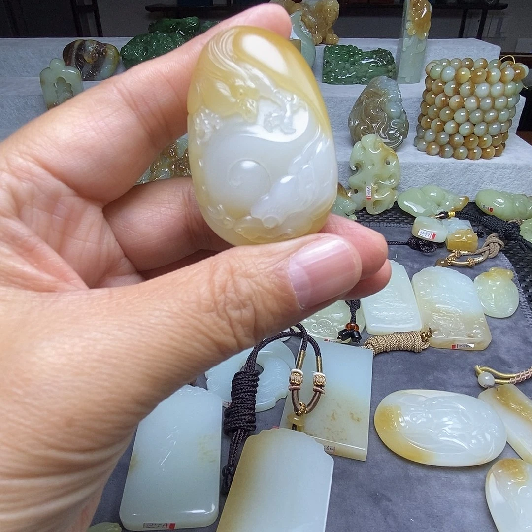 邢****和田玉未镶嵌吊坠(不含链)