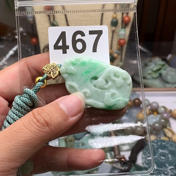 翡翠颈饰未镶嵌甄*翡翠