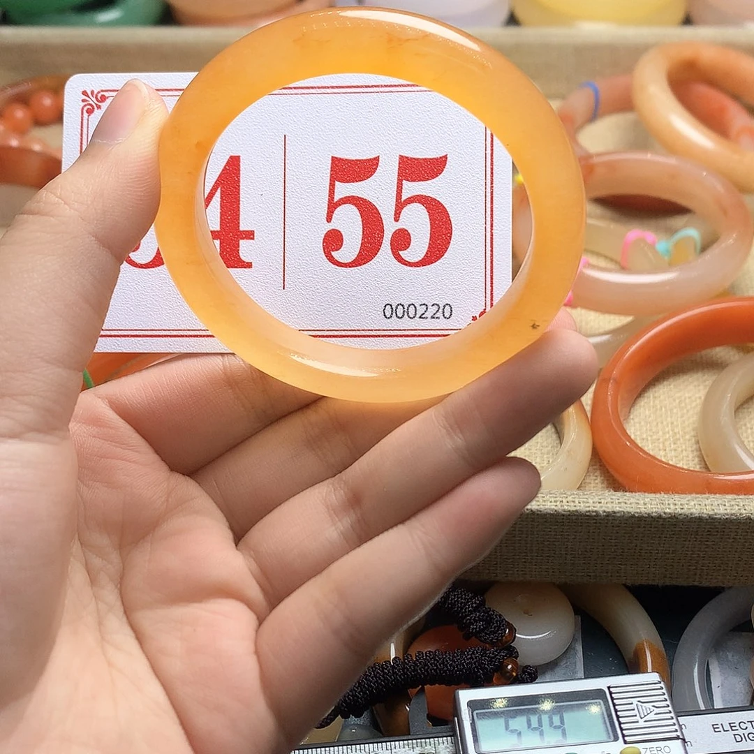 未镶嵌石英质玉（黄龙玉）手镯