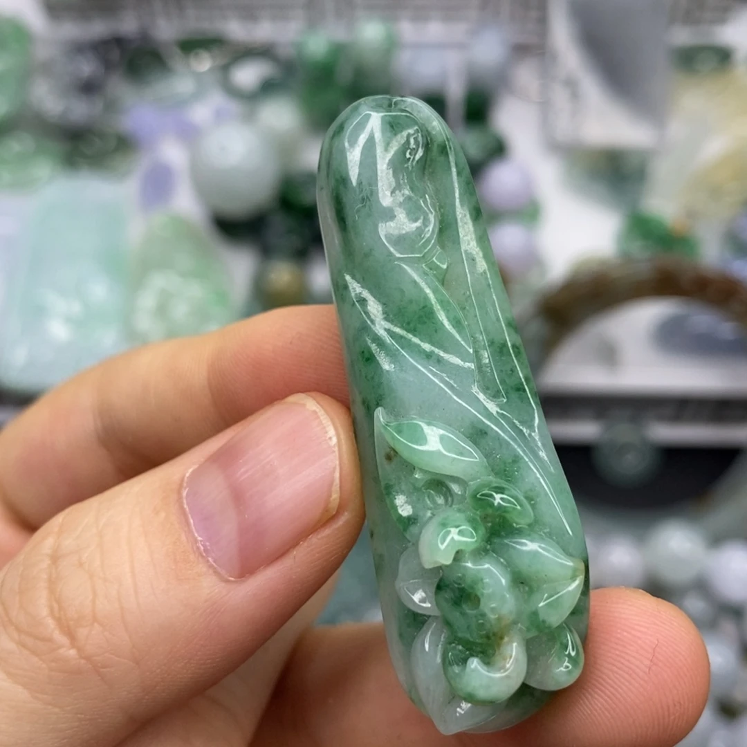 翡翠未镶嵌颈饰花