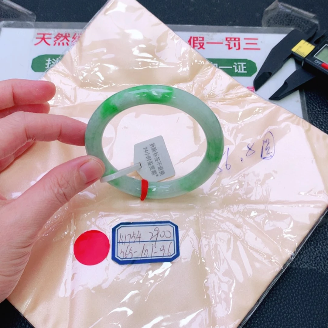 未镶嵌手镯翡翠缅甸翡翠手镯
