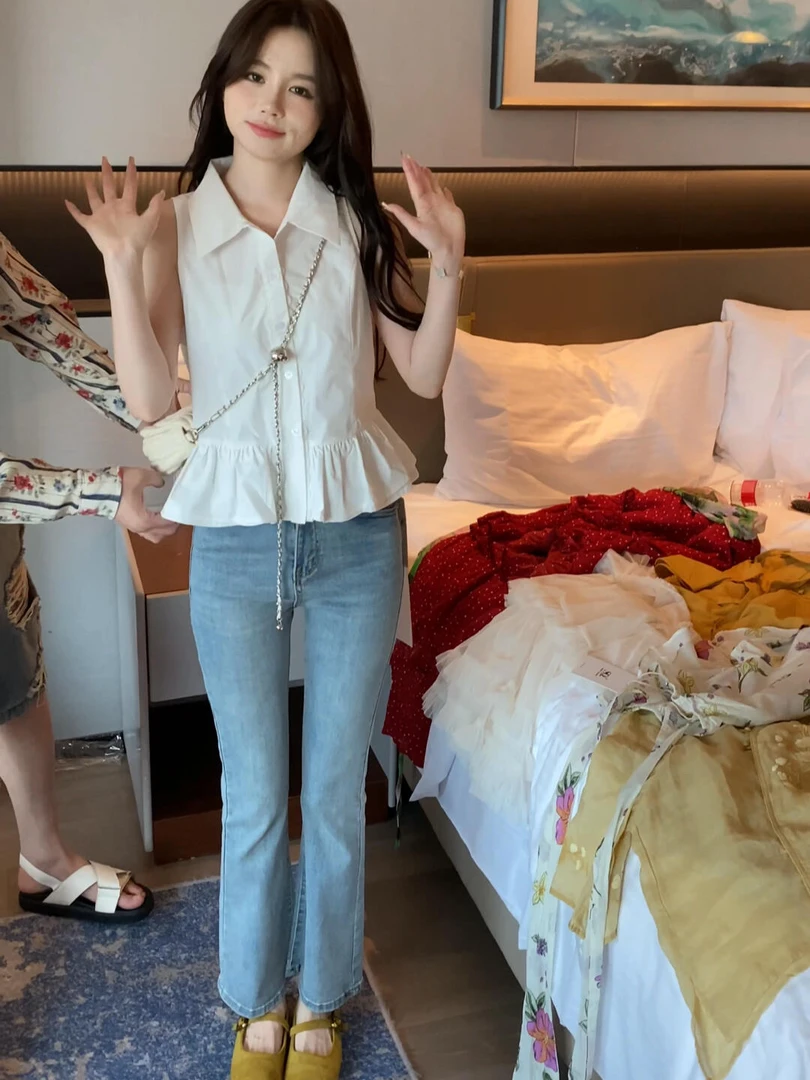 2025夏季纯欲polo领收腰白色挂脖背心衬衫高腰显瘦牛仔裤两件套女