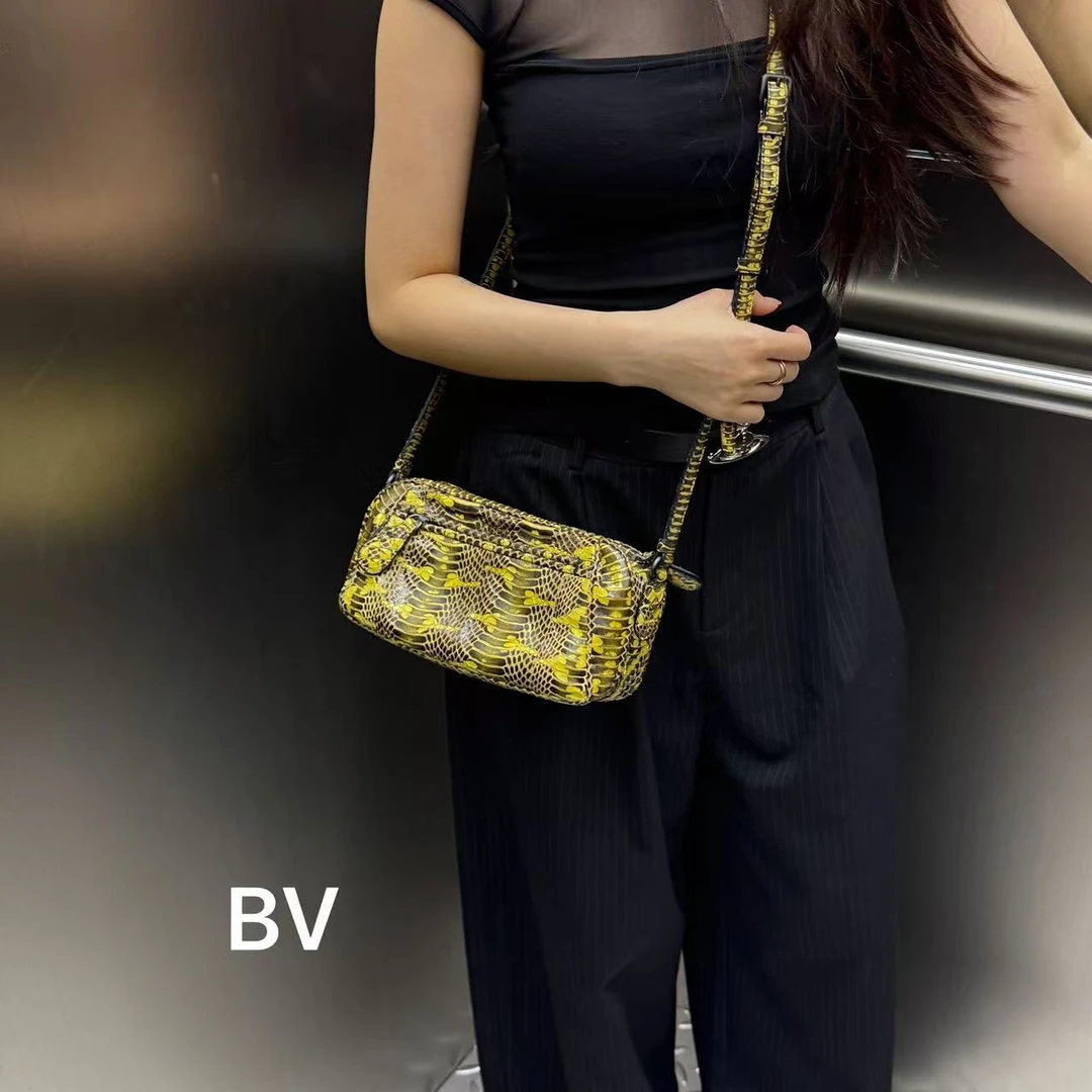 95新 BOTTEGA VENETA/葆蝶家 TY102经典百搭蛇纹斜跨包包95新