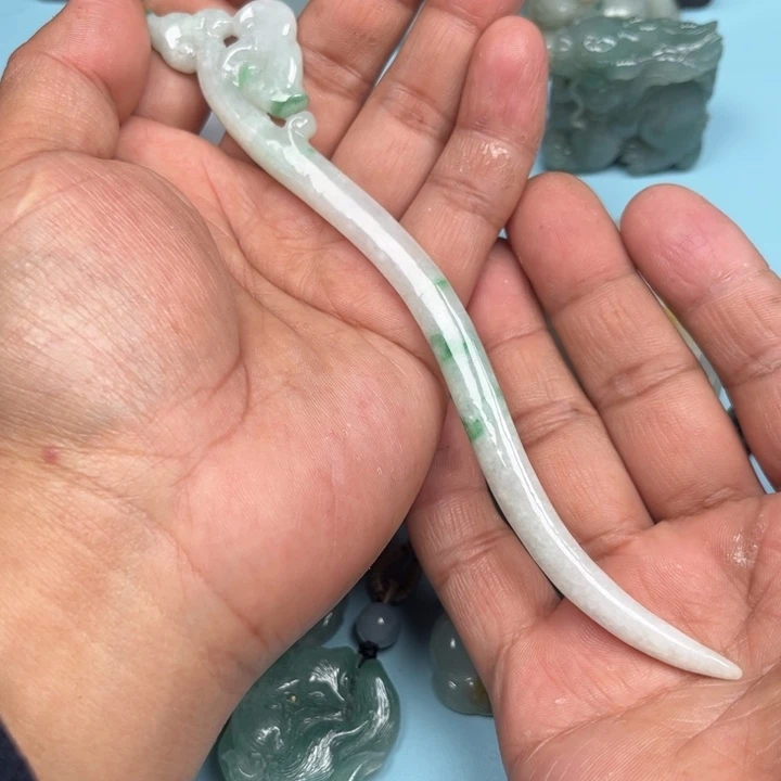 翡翠颈饰未镶嵌发簪