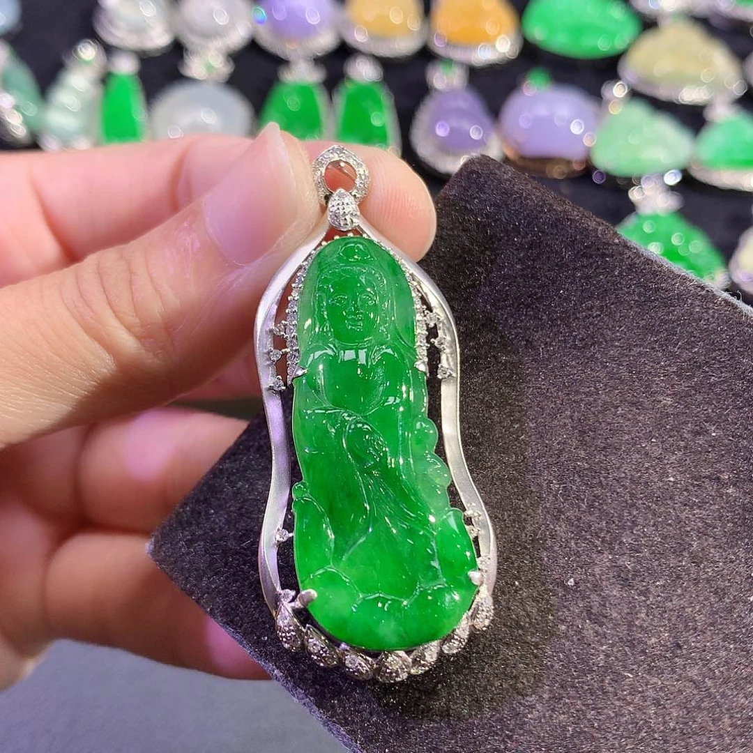 翡翠18K金镶嵌吊坠(赠链)