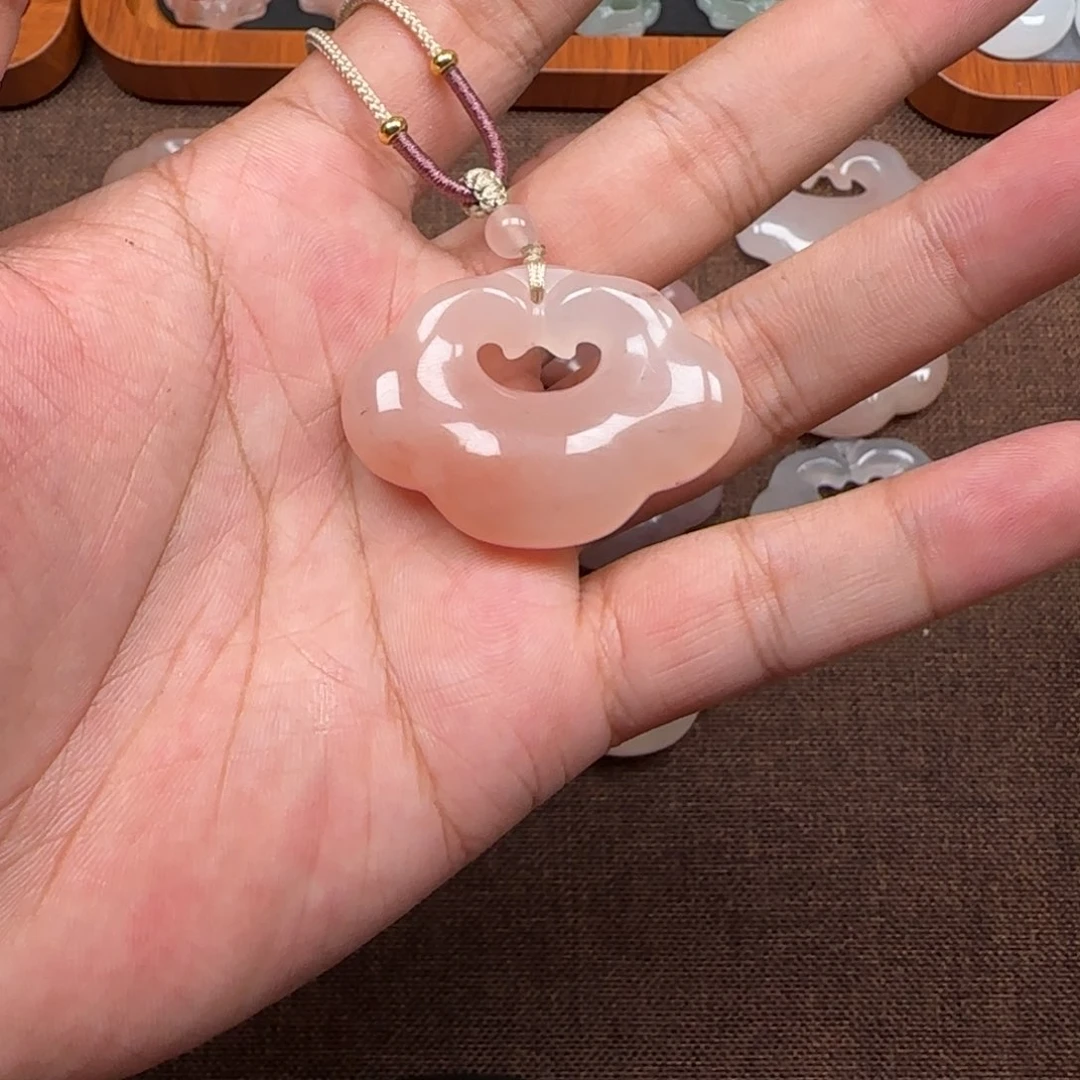 颈饰未镶嵌石英岩玉