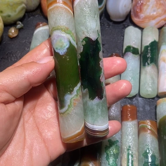 石英质玉未镶嵌珠宝半成品鸿*祥